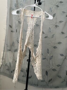 Delicate Crochet Lace Vest - Cream
